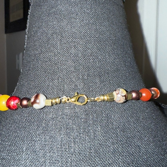 Elegant Multicolor Beaded Necklace - Picture 7 of 8